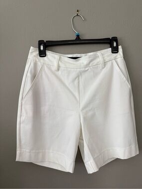 NWOT- Boston Proper Twill Pull-On Seven-Inch Short Pure White Sz 8